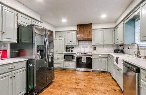 Edmond House | The Oaks on Cedar Ridge | 3BR Pool Home | Edmond