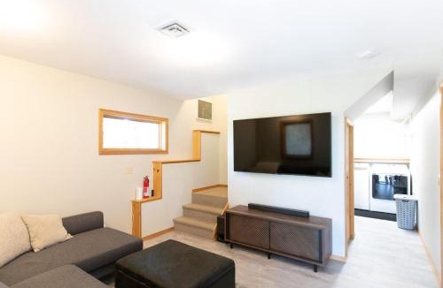 Lyle House | The Oaks