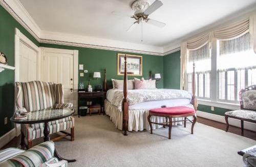 Christiansburg Bed & Breakfast | The Oaks Victorian Inn