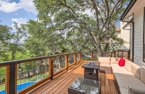 Crownridge of Texas House | The Oakview House by Six Flags, La Cantera, and The Rim