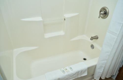 Sterling Hotel | The Oakwood Inn