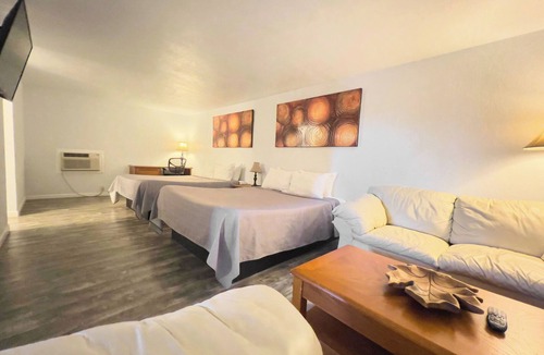 Sterling Hotel | The Oakwood Inn