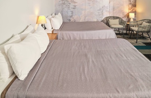 Sterling Hotel | The Oakwood Inn