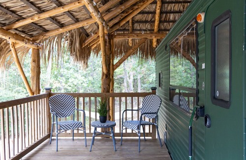 Valley View House | The Oasis - a shabby-chic, glamping escape to the wild side at Oak Meadow Ranch