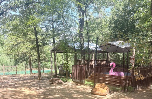 Valley View House | The Oasis - a shabby-chic, glamping escape to the wild side at Oak Meadow Ranch