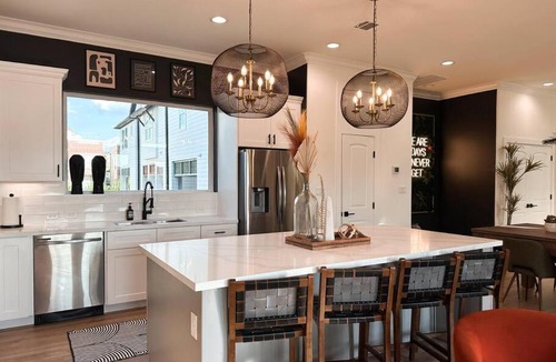 South Central Houston House | The Oasis Checkmate Stunning Rooftop with Views