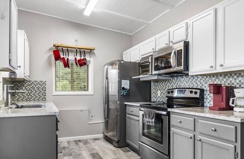 Lower Basin Lake Travis Cottage | The Oasis Corner Cottage at Lake Travis, 2 Bedroom, Private Deck and Patio