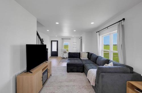 West Liberty House | The Oasis Country 3 BR Farmhouse