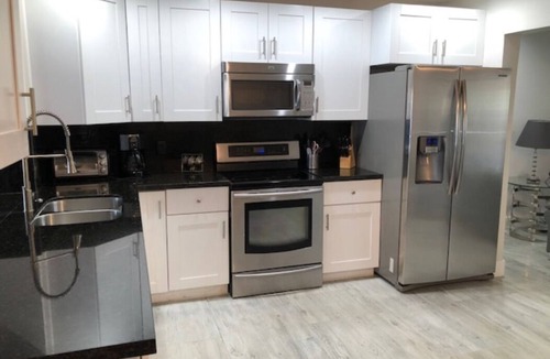 Royal Poinciana House | The Oasis @ Hollywood, FL (3miles to the beach)