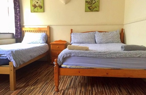 Old Harlow Hotel | The Oasis Hotel