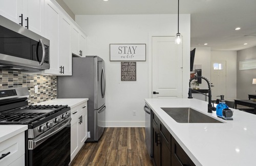 Northside House | The Oasis - Modern 3BR Near Downtown - Med Center - Stadiums