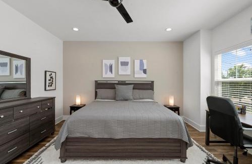 Northside House | The Oasis - Modern 3BR Near Downtown - Med Center - Stadiums