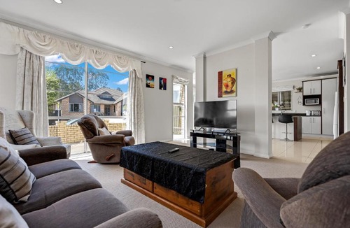 Flat Bush House | The Oasis