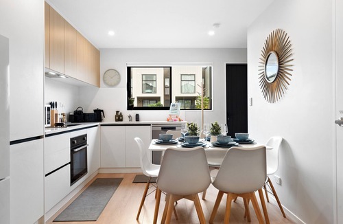 Mangere Bridge House | The Oasis - Parking | Ultrafast WiFi | Airport