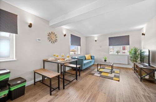 Plasnewydd Apartment | The Oasis Suite