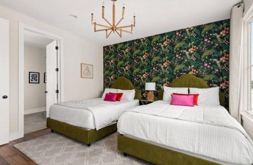 Nashville House | The Oasis Tropical villa with rooftop views