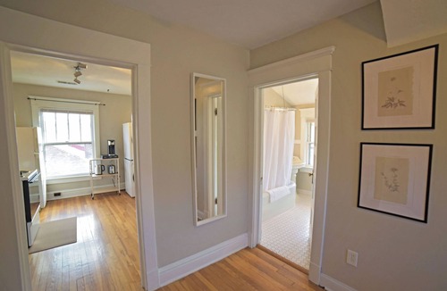 Midtown - Westport Apartment | The Observatory - Cozy Third Floor 1 Bedroom Apartment in Westport