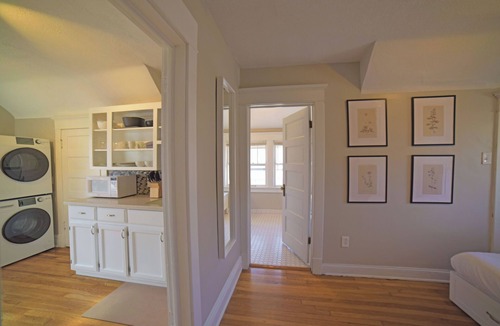 Midtown - Westport Apartment | The Observatory - Cozy Third Floor 1 Bedroom Apartment in Westport