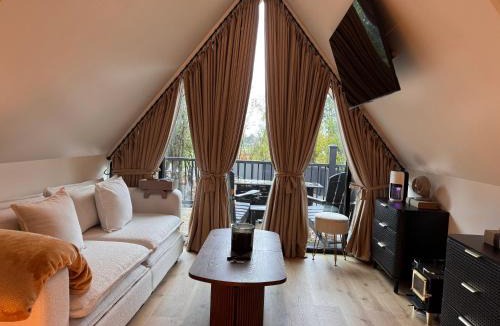 St. Albans House | The Obsidian A Hideaway