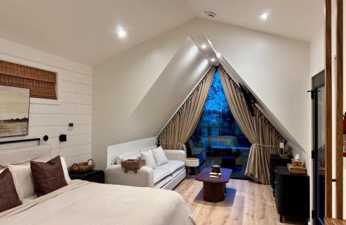 St. Albans House | The Obsidian A Hideaway