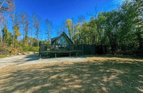 St. Albans Cabin | The Obsidian A Hideaway
