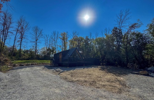 St. Albans Cabin | The Obsidian A Hideaway