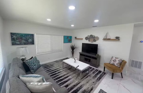 Dover Manor House | The Ocean's Cove - Free Parking