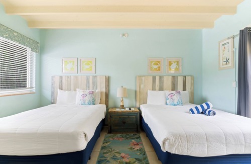 Islamorada Hotel | The Ocean View Inn & Pub