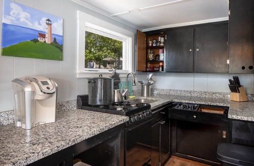 Onset House | The Ocean View Room @ The Compound~Romantic Professional