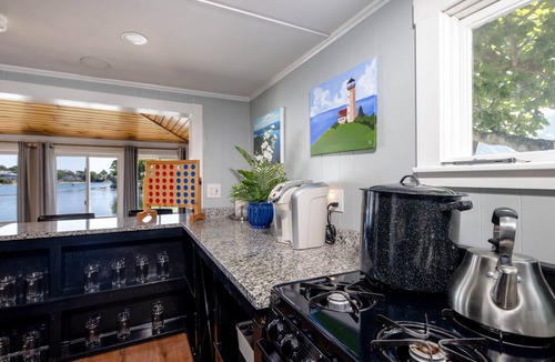 Onset House | The Ocean View Room @ The Compound~Romantic Professional