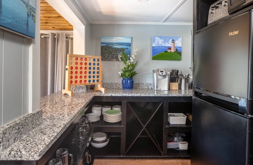 Onset House | The Ocean View Room @ The Compound~Romantic Professional