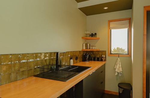 Hapuku House | The Oceanview Suite