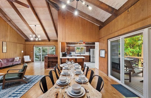 Kabletown Cabin | The Oculus - Huge Cabin with a Hot Tub!