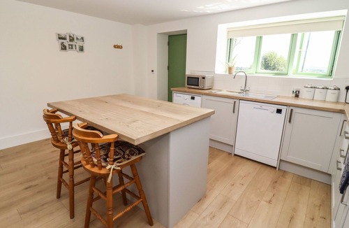 South Leigh Cottage | THE OFFICE, pet friendly in Eynsham