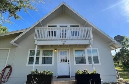 Cottonwood Shores House | The O’Hare Cottage by Lake LBJ