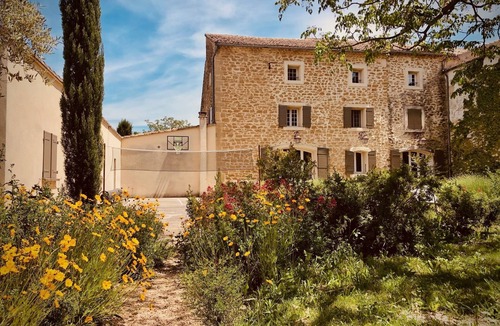 Entraigues-sur-la-Sorgue Villa | THE OLD MILL*, Authentic in PROVENCE with heated swimming pool
