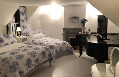 King's Bromley Bed & Breakfast | The Old Bakers Cottage B&B