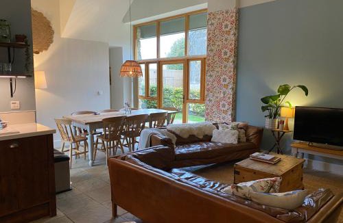 Godshill House | The Old Barn at Moor Farm