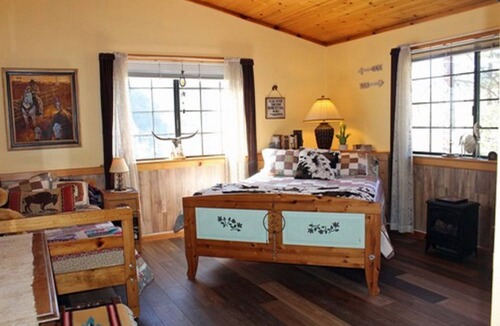 Pine Mountain Club Bed & Breakfast | The Old Bear BnB