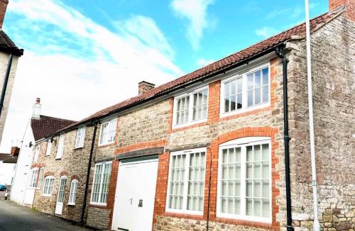 Thornbury House | The Old BlackSmiths