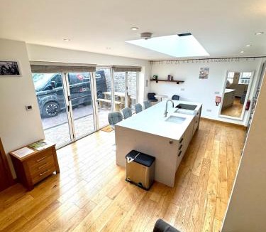 Thornbury House | The Old BlackSmiths