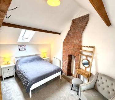 Thornbury House | The Old BlackSmiths