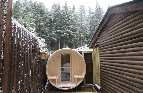 Warlingham House | The Old Bread Lorry with hot tub