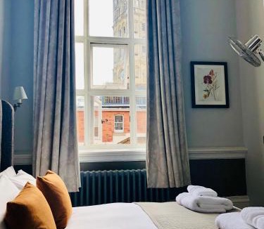 Warwick Town Centre Hotel | The Old Coffee Tavern