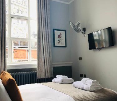 Warwick Town Centre Hotel | The Old Coffee Tavern