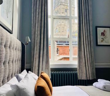 Warwick Town Centre Hotel | The Old Coffee Tavern