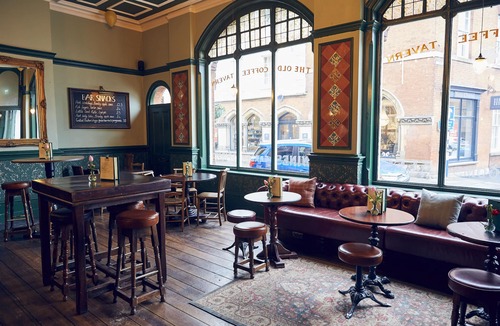 Warwick Town Centre Hotel | The Old Coffee Tavern