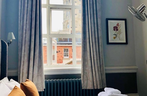 Warwick Town Centre Hotel | The Old Coffee Tavern