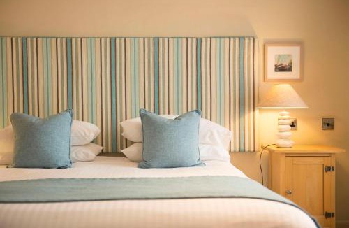 Treator Hotel | The Old Custom House