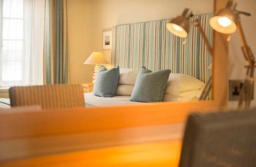 Treator Hotel | The Old Custom House